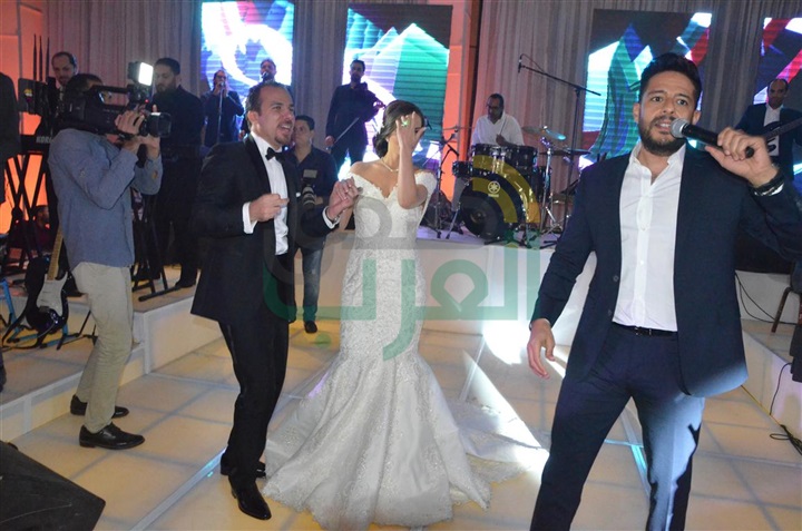 بالصور.. حماقى وبوسى يشعلون حفل زفاف محمد وسارة بالصور.. حماقى وبوسى يشعلون حفل زفاف محمد وسارة