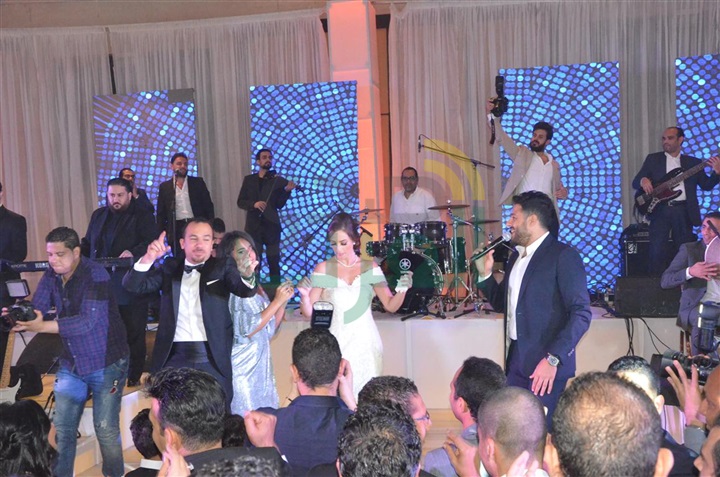 بالصور.. حماقى وبوسى يشعلون حفل زفاف محمد وسارة بالصور.. حماقى وبوسى يشعلون حفل زفاف محمد وسارة