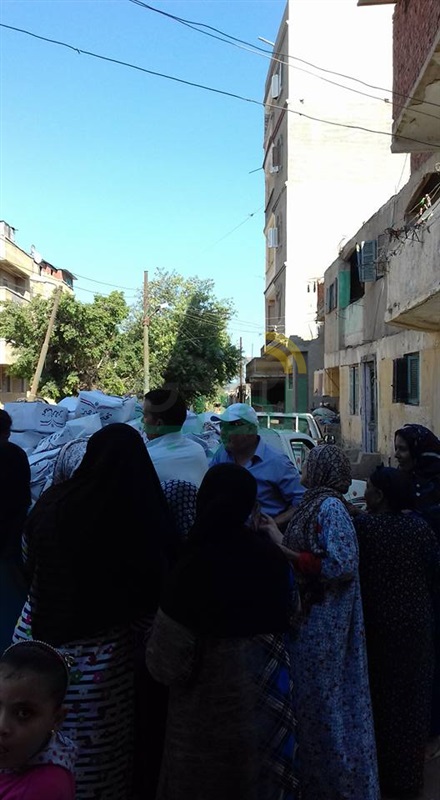 بالصور.. توزيع كراتين "تحيا مصر" بأسعار مخفضة على أهالي بيلا بكفر الشيخ