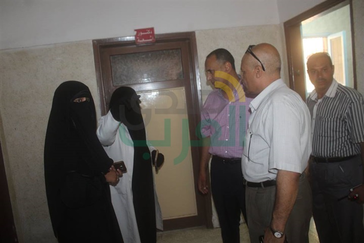 بالصور.. مساعد محافظ كفرالشيخ يوجه بتركيب جهاز البصمة لحضور وانصراف أطباء المركز الطبي بدسوق