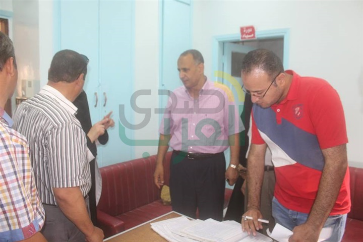 بالصور.. مساعد محافظ كفرالشيخ يوجه بتركيب جهاز البصمة لحضور وانصراف أطباء المركز الطبي بدسوق