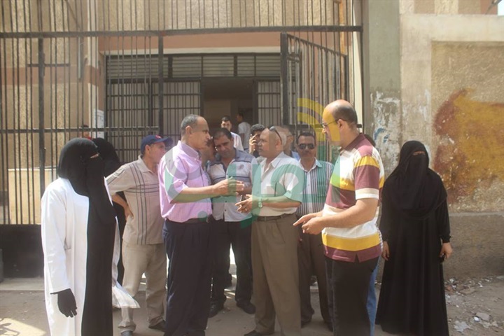 بالصور.. مساعد محافظ كفرالشيخ يوجه بتركيب جهاز البصمة لحضور وانصراف أطباء المركز الطبي بدسوق