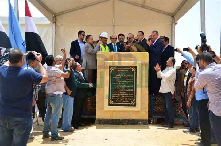 بالصور.. صبحي والليثي ووزير الإسكان يضعون الحجر الآساس في المرحله الثانيه من مشروع معا لتطوير العشوائيات
