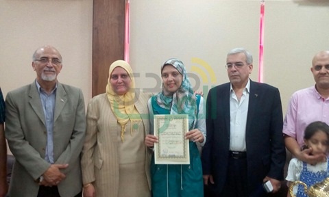 بالصور.. وكيل تعليم القليوبية يكرم الخامس مكرر بالثانوية العامة