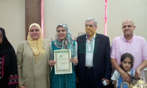 بالصور.. وكيل تعليم القليوبية يكرم الخامس مكرر بالثانوية العامة