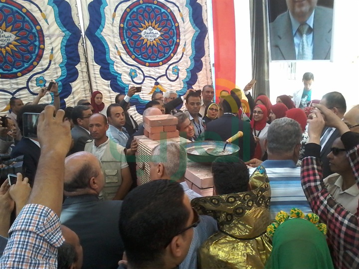 بالصور.. وزير التعليم العالى يضع حجر الأساس لمستشفى جامعة بنها
