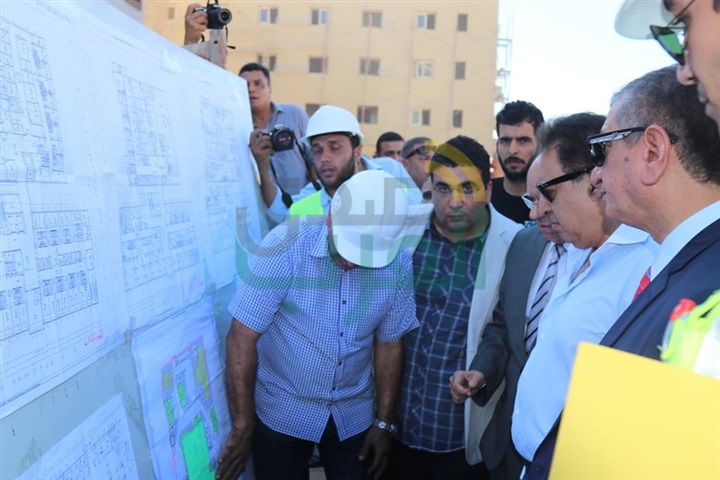 بالصور.. وزير الصحة ومحافظ كفرالشيخ يتفقدان مستشفى بلطيم المركزي