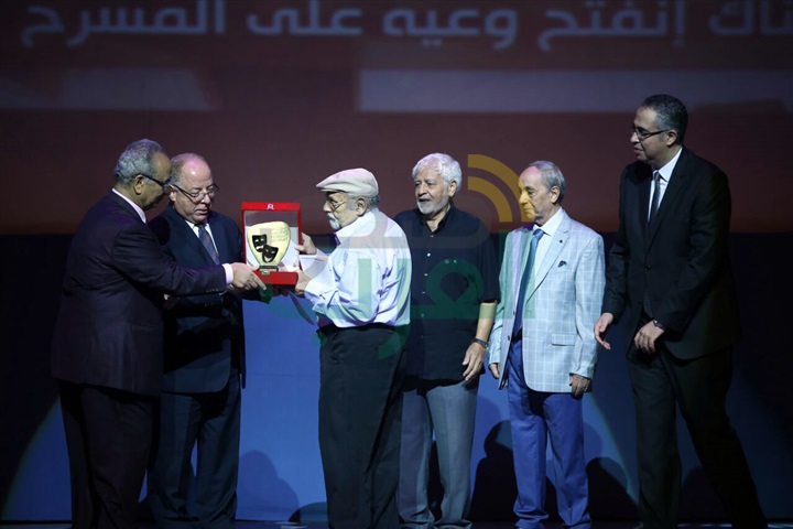 بالصور.. النمنم يكرم رموز المسرح في افتتاح المهرجان"القومي" بالصور.. النمنم يكرم رموز المسرح في افتتاح المهرجان"القومي"