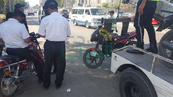 بالصور.. مرور القاهرة يشن حملة على  الدراجات النارية المخالفة بعد هجوم البدرشين 