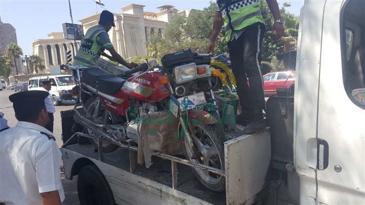 بالصور.. مرور القاهرة يشن حملة على  الدراجات النارية المخالفة بعد هجوم البدرشين 