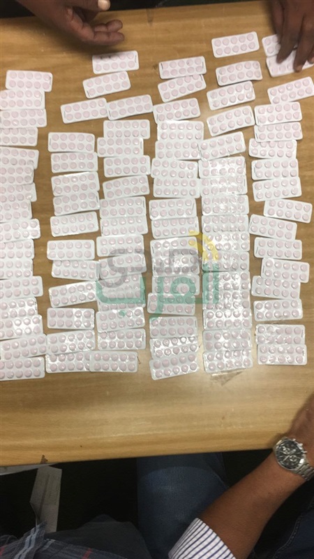 إحباط تهريب 920 قرصًا مخدرًا داخل علبة فسيخ بمطار برج العرب