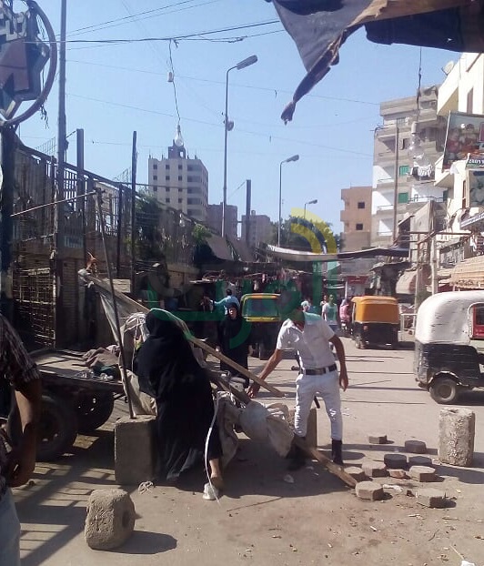 بالصور.. الداخلية تطهر محيط محطات المترو من الباعة الجائلين