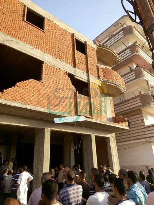 حملة إزالة بحي وسط لازالة العقارات المخالفة 