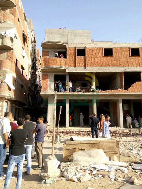 حملة إزالة بحي وسط لازالة العقارات المخالفة 