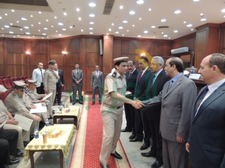 بالصور.. مساعد وزير الداخلية يُكرم ضباط ومجندين وأفراد وخفراء مديرية أمن أسيوط