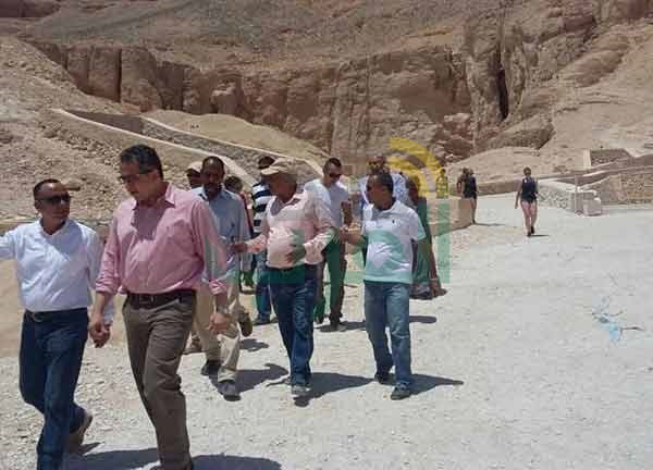 بالصور.. وزير الآثار يتفقد منطقة وادي الملوك بالأقصر  
