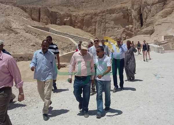 بالصور.. وزير الآثار يتفقد منطقة وادي الملوك بالأقصر  