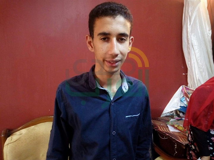 تاسع الثانوية اﻻزهرية: أتمني أن أكون مثل والدي طيبب الجراحة والتجميل بجامعة اﻻزهر 