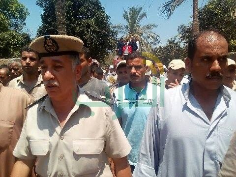 أهالى الشرقية يودعون شهيد الشرطة بالعريش