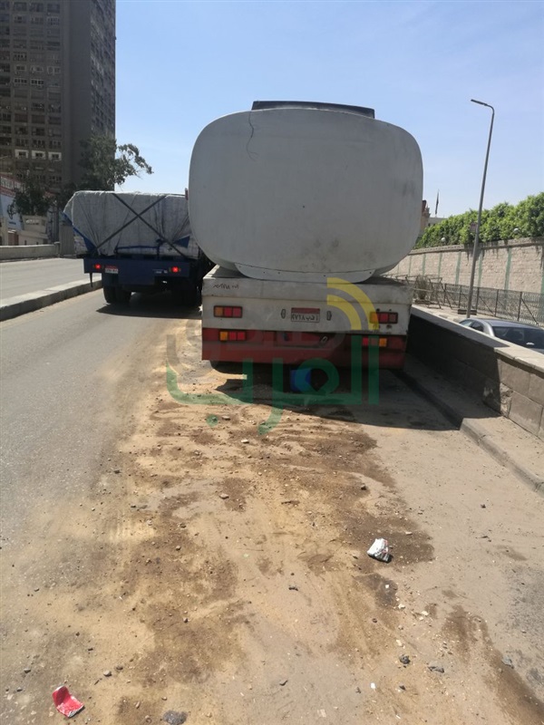 إنزال سيارة المواد البترولية المعطلة أعلى "الفنجري" وسحب الكثافات المرورية