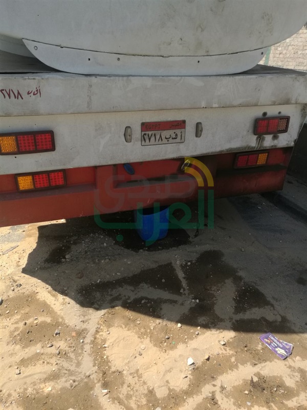 إنزال سيارة المواد البترولية المعطلة أعلى "الفنجري" وسحب الكثافات المرورية