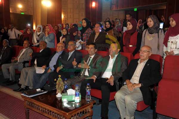 بالصور.. محافظ الأقصر يشهد ملتقى طلاب جامعة جنوب الوادي