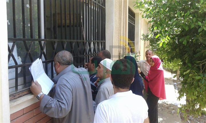 بالصور.. توافد الطلاب وأولياء الأمور لتقديم تظلمات الثانوية بالغربية