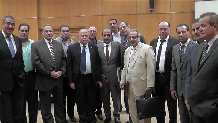 التجار والمنتجون يتعهدون بتثبيت أسعار السلع وتقليل هامش الربح