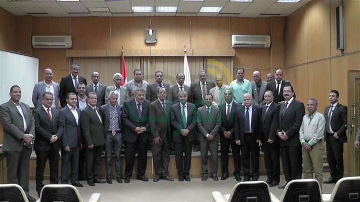 التجار والمنتجون يتعهدون بتثبيت أسعار السلع وتقليل هامش الربح