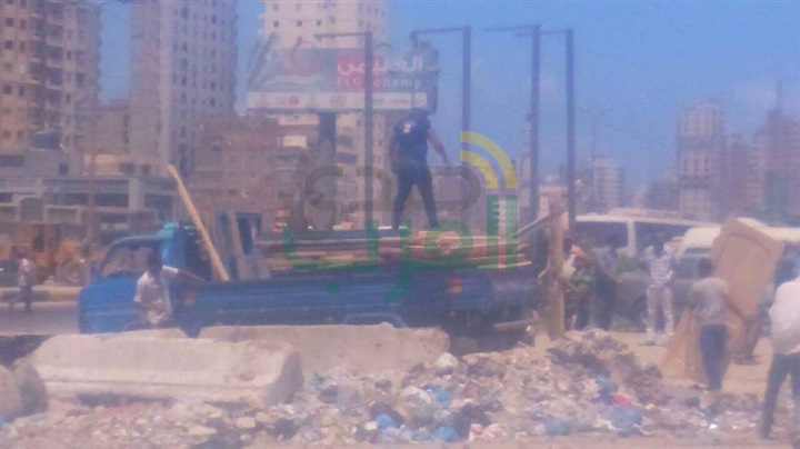 بالصور: حملة إزالة للتصدى للبناء المخالف بحي ثان المنتزة 