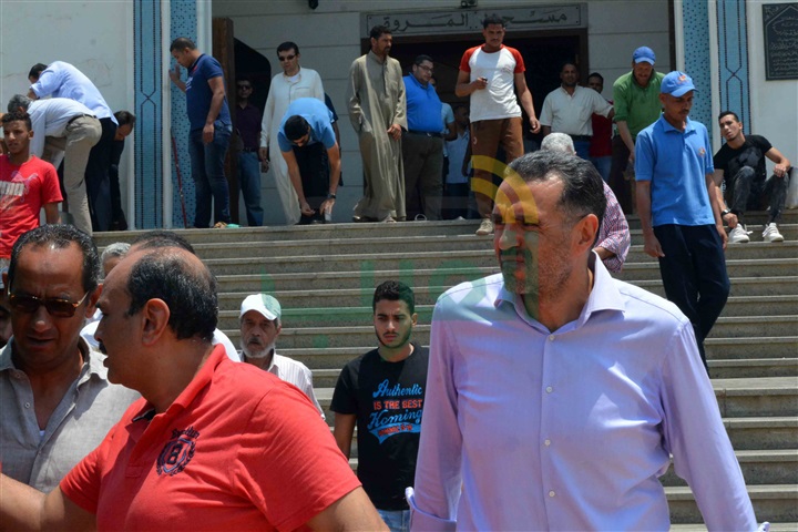 بالصور.. عزت العلايلي يشيع جثمان زوجته من مسجد المروة بـ"دريم لاند" بالصور.. عزت العلايلي يشيع جثمان زوجته من مسجد المروة بـ"دريم لاند"