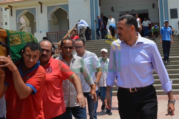 بالصور.. عزت العلايلي يشيع جثمان زوجته من مسجد المروة بـ"دريم لاند" بالصور.. عزت العلايلي يشيع جثمان زوجته من مسجد المروة بـ"دريم لاند"
