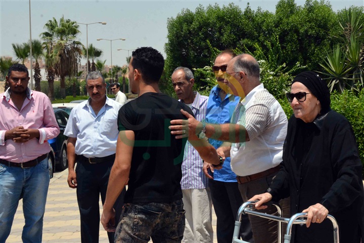 بالصور.. عزت العلايلي يشيع جثمان زوجته من مسجد المروة بـ"دريم لاند" بالصور.. عزت العلايلي يشيع جثمان زوجته من مسجد المروة بـ"دريم لاند"