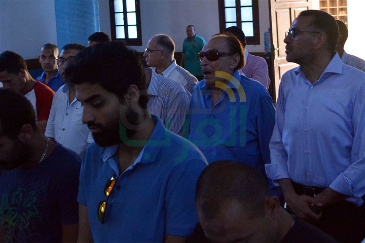 بالصور.. عزت العلايلي يشيع جثمان زوجته من مسجد المروة بـ"دريم لاند" بالصور.. عزت العلايلي يشيع جثمان زوجته من مسجد المروة بـ"دريم لاند"