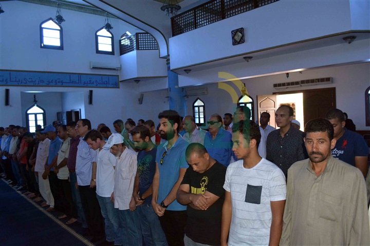 بالصور.. عزت العلايلي يشيع جثمان زوجته من مسجد المروة بـ"دريم لاند" بالصور.. عزت العلايلي يشيع جثمان زوجته من مسجد المروة بـ"دريم لاند"