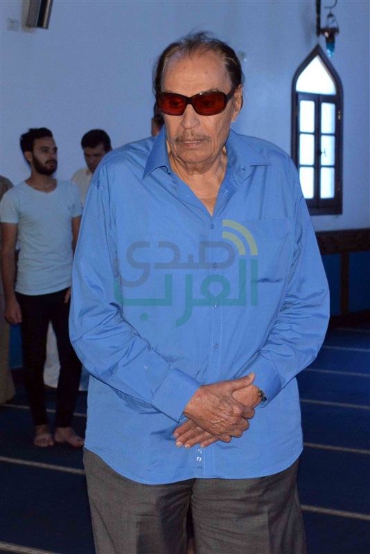 بالصور.. عزت العلايلي يشيع جثمان زوجته من مسجد المروة بـ"دريم لاند" بالصور.. عزت العلايلي يشيع جثمان زوجته من مسجد المروة بـ"دريم لاند"