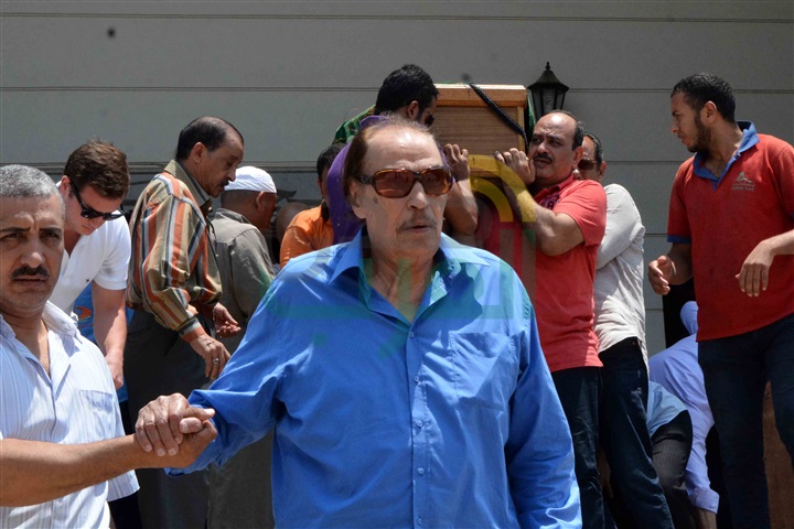 بالصور.. عزت العلايلي يشيع جثمان زوجته من مسجد المروة بـ"دريم لاند" بالصور.. عزت العلايلي يشيع جثمان زوجته من مسجد المروة بـ"دريم لاند"