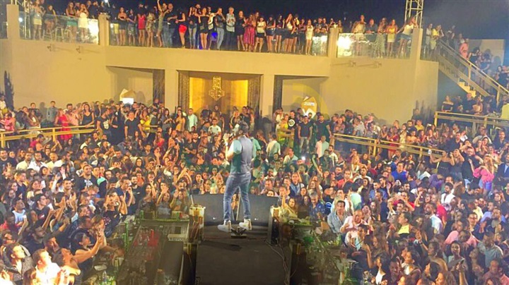 بالصور.. تامر حسني يشعل أكبر حفلات الساحل هذا الأسبوع تحت شعار "كامل العدد"