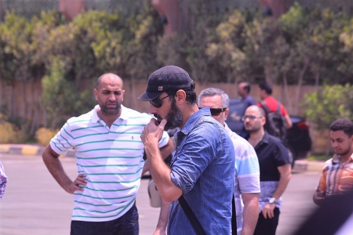 مدحت صالح و حسام داغر وشهيرة في جنازة عمرو سمير بمسجد الشرطه