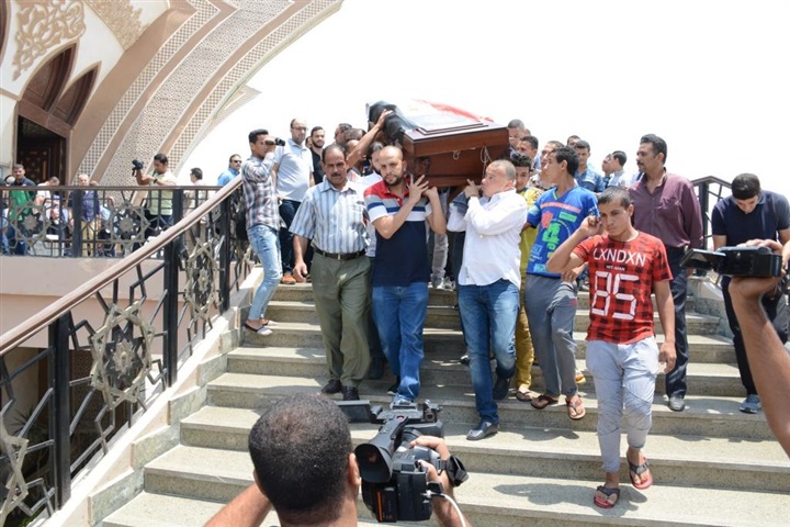 مدحت صالح و حسام داغر وشهيرة في جنازة عمرو سمير بمسجد الشرطه