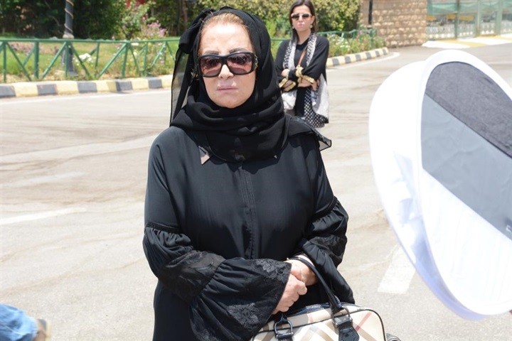 مدحت صالح و حسام داغر وشهيرة في جنازة عمرو سمير بمسجد الشرطه