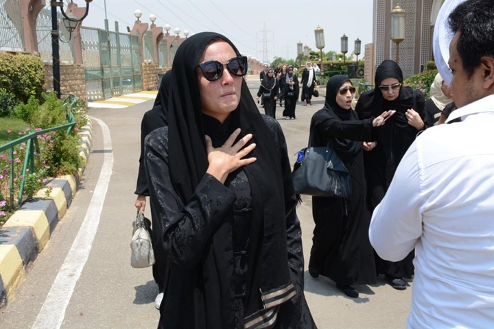 مدحت صالح و حسام داغر وشهيرة في جنازة عمرو سمير بمسجد الشرطه