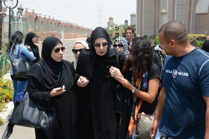 مدحت صالح و حسام داغر وشهيرة في جنازة عمرو سمير بمسجد الشرطه