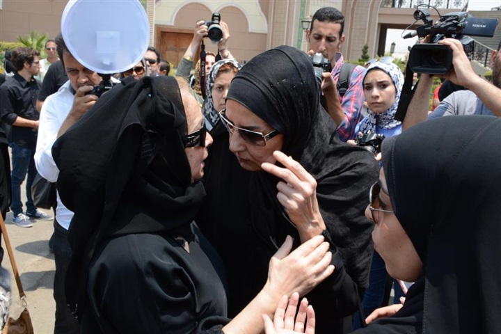 مدحت صالح و حسام داغر وشهيرة في جنازة عمرو سمير بمسجد الشرطه