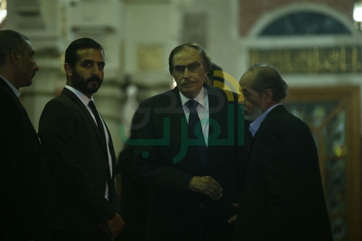 بالصور.. الفخراني أول حضور عزاء زوجه الفنان عزت العلايلي بالصور.. الفخراني أول حضور عزاء زوجه الفنان عزت العلايلي