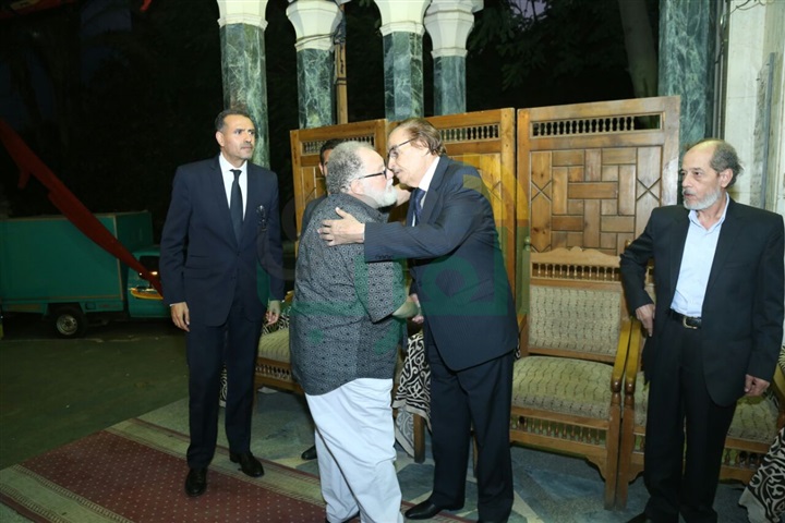 بالصور.. الفخراني أول حضور عزاء زوجه الفنان عزت العلايلي بالصور.. الفخراني أول حضور عزاء زوجه الفنان عزت العلايلي