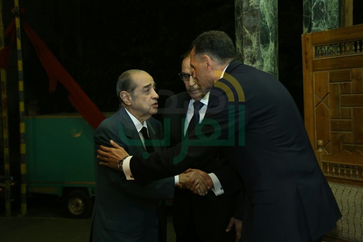 بالصور.. الفخراني أول حضور عزاء زوجه الفنان عزت العلايلي بالصور.. الفخراني أول حضور عزاء زوجه الفنان عزت العلايلي
