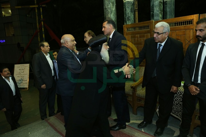 بالصور.. الفخراني أول حضور عزاء زوجه الفنان عزت العلايلي بالصور.. الفخراني أول حضور عزاء زوجه الفنان عزت العلايلي