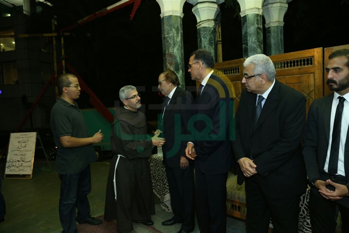 بالصور.. الفخراني أول حضور عزاء زوجه الفنان عزت العلايلي بالصور.. الفخراني أول حضور عزاء زوجه الفنان عزت العلايلي