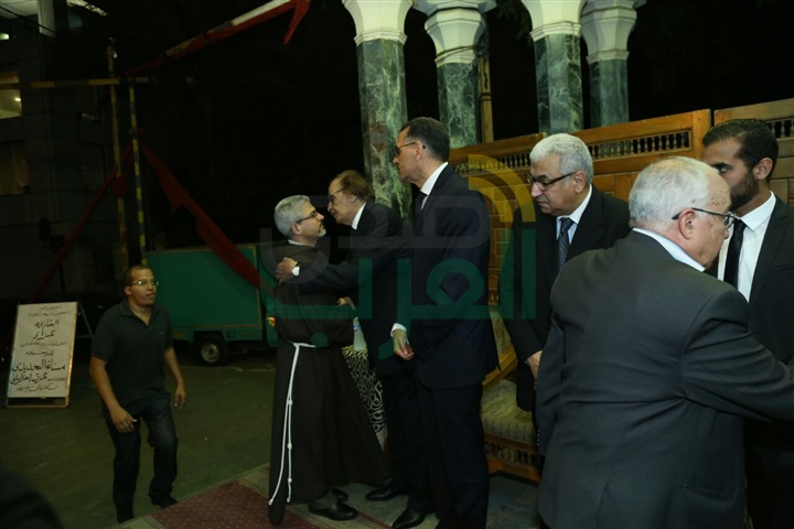 بالصور.. الفخراني أول حضور عزاء زوجه الفنان عزت العلايلي بالصور.. الفخراني أول حضور عزاء زوجه الفنان عزت العلايلي